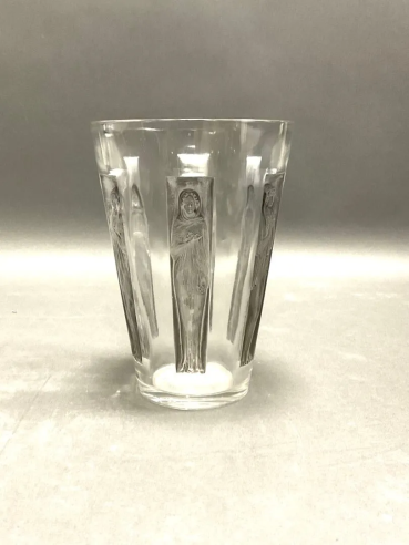 1912 René Lalique – “Six Figurines”...