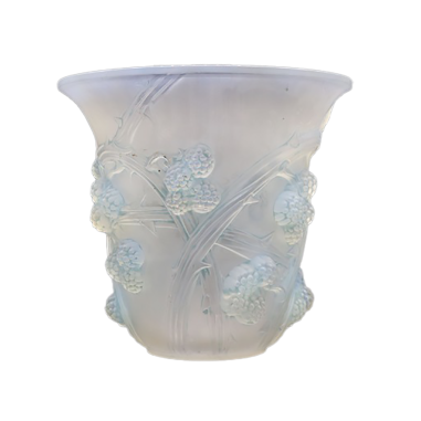 René Lalique. Vase blanc opalescent